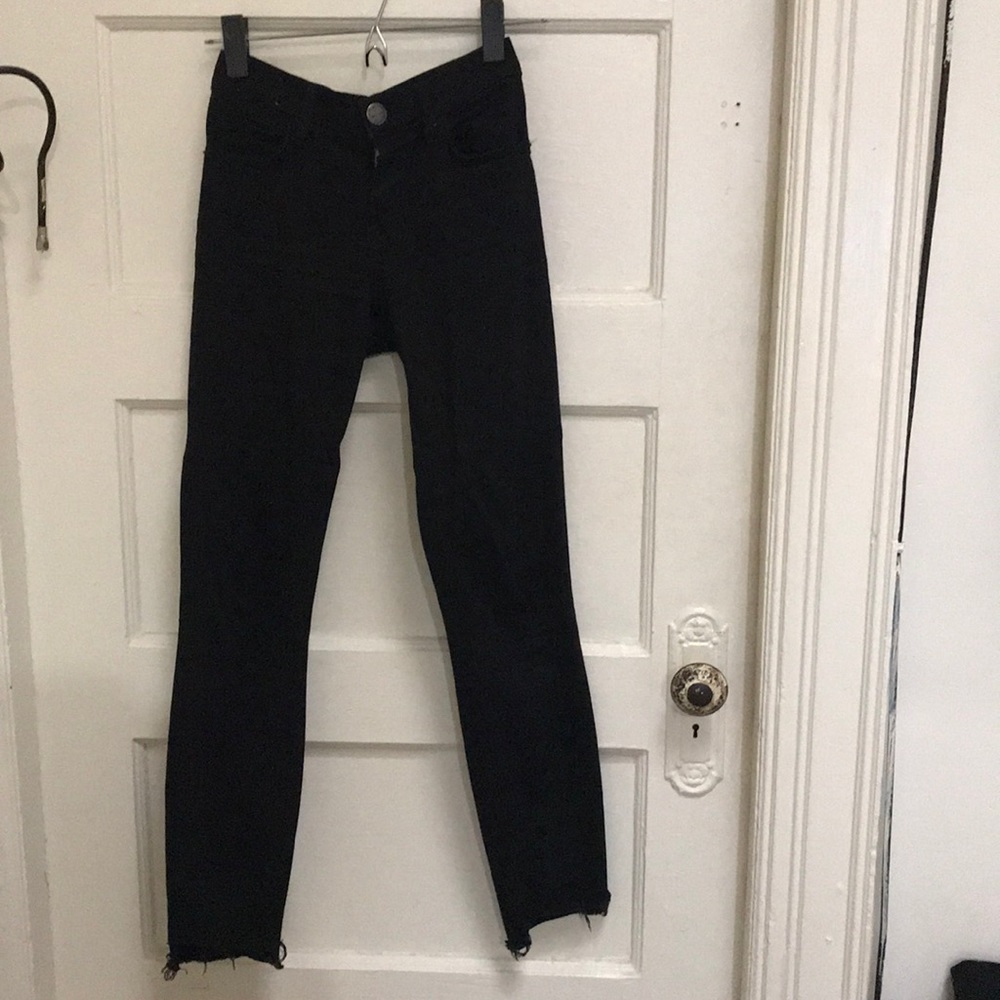 Current Elliot black raw edge jeans. Fits like 25